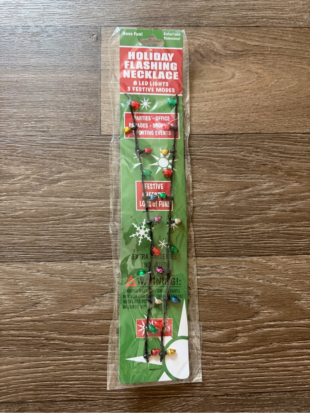 New Magic Seasons Holiday Flashing Necklace